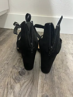 Christian Siriano Black Heels thumbnail 3