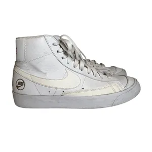 Nike Blazer Mid 77 Womens 8.5 White Sail High Top Sneakers DC1421-100 thumbnail 5