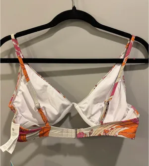 Cupshe Coral Flower Bikini Top and V-Waist Bottom Swimsuit Set Silver Multi thumbnail 7