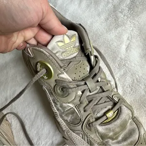Adidas Astir Green Sneakers Women’s Size 9.5 thumbnail 3