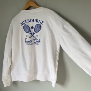 Wilo The Label 'Melbourne Tennis Club' Crewneck Sweatshirt White Blue Size Med. thumbnail 4
