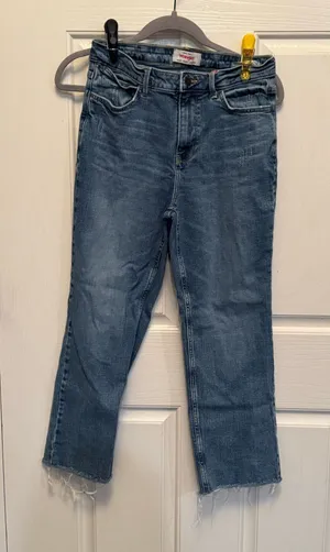 Wrangler Women's High Rise Straight Crop Blue Jeans (Sz 6x26) thumbnail 1