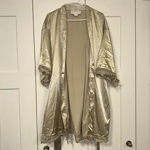Birdy Grey‎ Claudine Lace Robe Shiny Satin Neutral Champagne Size XL/XXL thumbnail 5