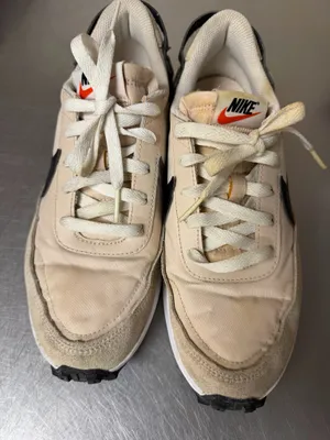 Women’s Nike waffle sneakers size 8.5 thumbnail 4