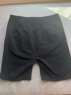 Alphalete Seamless scrunch shorts thumbnail 2