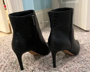 Vince Camuto Heeled Booties thumbnail 4