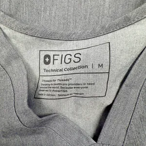 FIGS Technical Collection Casma Three Pocket Scrub Top Graphite Gray MEDIUM thumbnail 5
