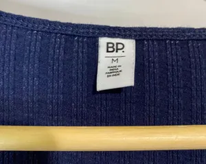 . Women’s Scoop Neck Waffle Knit Cropped Henley Long Sleeve Navy Size Med NWT thumbnail 3