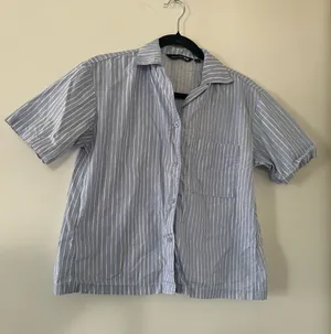 Uniqlo Blue White Striped 100% Cotton Button Down Top XS Coastal Euro Summer thumbnail 1