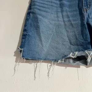American Eagle Relaxed Denim Jean Shorts Medium Wash Size 16 Casual Summer thumbnail 2