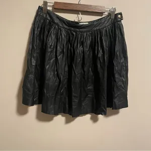 Aritzia Wilfred Le Fou Pleated Vegan Leather Skirt Black- Size 10 thumbnail 3