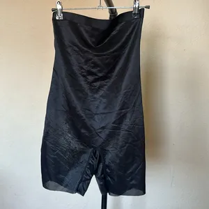Skims Barely There‎ Mid Thigh Short in Onyx black Shape-wear Size L thumbnail 2
