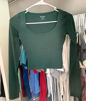 Hollister Long Sleeve thumbnail 1