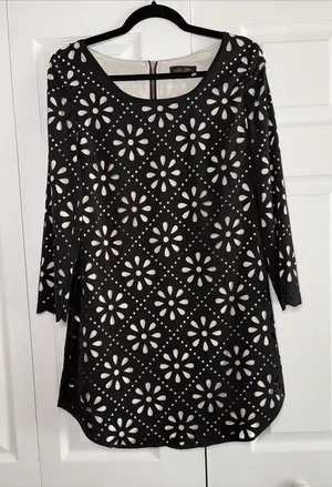 Elliatt Laser Cut Floral Shift Dress Womens Size M Black Cocktail Wedding Party thumbnail 1