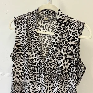 Calvin‎ Klein Leopard Animal Print Sleeveless V-Neck Blouse Top White Black Med thumbnail 3