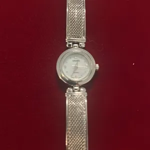 Vintage Gruen Silver Mother of Pearl Ladies Watch thumbnail 2