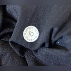 Lululemon Dance Studio Mid-Rise Crop 25" Black size 10 EUC Gym Workout Yoga Fun thumbnail 3