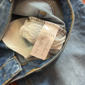 Lascana Faded Indigo Wash Crop Stretch Jeans thumbnail 2