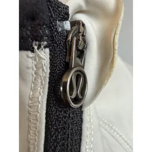 Lululemon Jacket Size 10 Full-Zip Ivory Black Lace Sleeve Run Draft Dodger‎ thumbnail 5