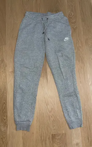 Nike Sportswear Essential Women’s Fleece Pants thumbnail 1