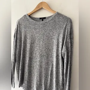 Quince Brushed Long Sleeve Lounge Tee in Heather Gray‎ thumbnail 3