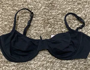 Victoria Secret underwire bra size 36B not padded thumbnail 1