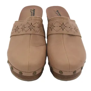 Arizona Jeans Co Tan Faux Leather Cutout Wedge Clogs Women's Size‎ 7.5 thumbnail 2