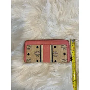 MCM Visetos Studded Continental Wallet Authentic Pink & Ivory Leather 8"x4" EUC thumbnail 11