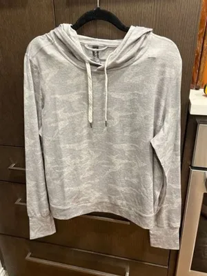 Vuori Halo Essential Dream Knit Hoodie Sweatshirt Light Gray Camo Crop XL thumbnail 1