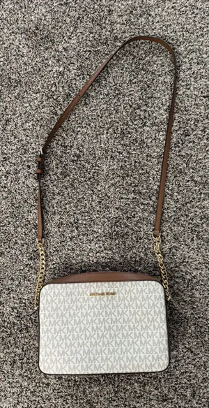 Michael Kors Purse thumbnail 1
