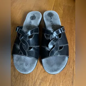 Clarks Black Women's Leather Sandals Shoes Slides 9 M Shoes 72116 thumbnail 2