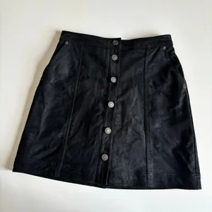 Abercrombie & Fitch Black Faux Suede Button Up A-Line Mini Skirt Women’s XS thumbnail 7