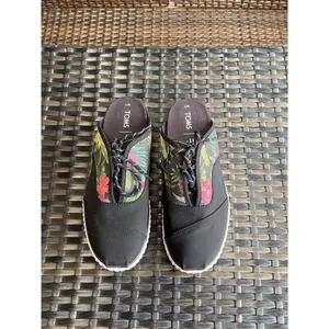 Toms shoes women’s size 7 thumbnail 6