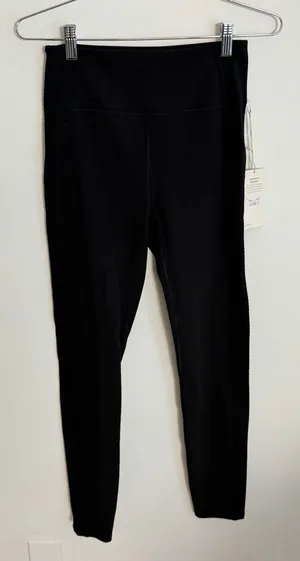 Vuori Black Skyline Leggings NWT size Medium thumbnail 1