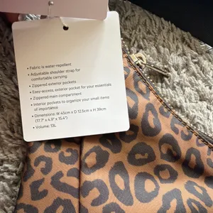 Lululemon leepoard slouchy sling bag  thumbnail 9