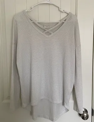 NWOT A New Day women’s white gray‎ striped stretchy knit blouse small thumbnail 1