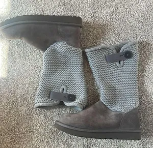 UGG Gray Sweater s - EUC thumbnail 6