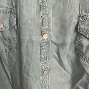 NWTs Denim Pearl Snap Crop thumbnail 5