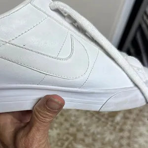 Nike White Athletic Shoes Classic Design thumbnail 5