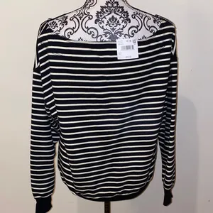 NWT!!American Eagle Outfitters Black & White Off-the-Shoulder Sweater Size Small thumbnail 8