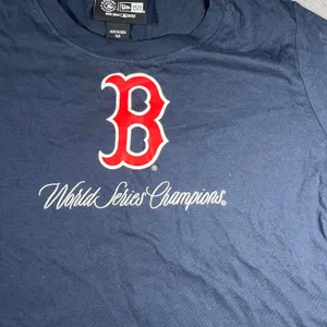 New Boston Red Sox Woman’s Medium 9x World Series Champions Woman Cropped TShirt thumbnail 3