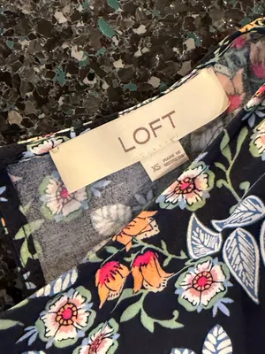 LOFT Women’s Black Floral V-Neck Flutter Sleeve Fit & Flare Short XS Dress thumbnail 2