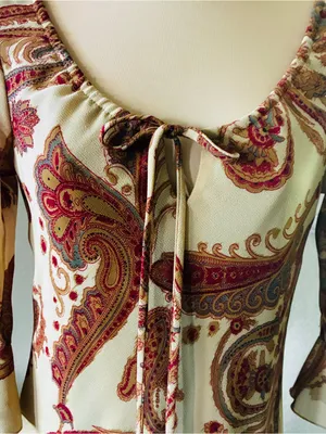 Vintage City Triangles Cream Dress with Red Paisley Accents thumbnail 3