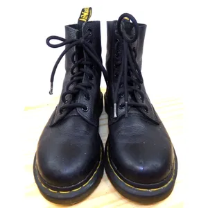 Dr Martens 1460 Pascal Boots Womens Black Size 7 Pebbled Leather Lace Up Combat thumbnail 2