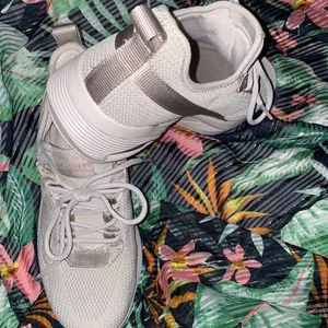 Skechers 9 Womens Muno Mia Slip On Sneaker - Taupe thumbnail 5