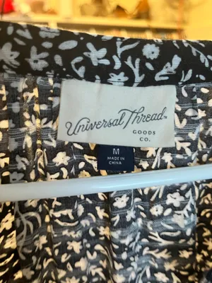 Universal Threads Gray Floral Blouse thumbnail 3