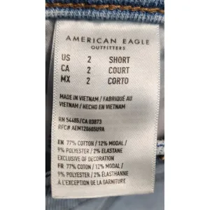 American Eagle‎ Light Wash Distressed High Rise Mom Jeans Ripped Denim Size 2 thumbnail 4