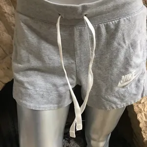 Nike Gray Pull-on Lounge Shorts Women’s Size M thumbnail 5