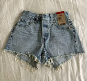 Levi’s jean shorts thumbnail 1