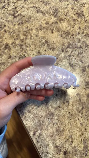 Skims Embossed Logo Claw Clip thumbnail 4
